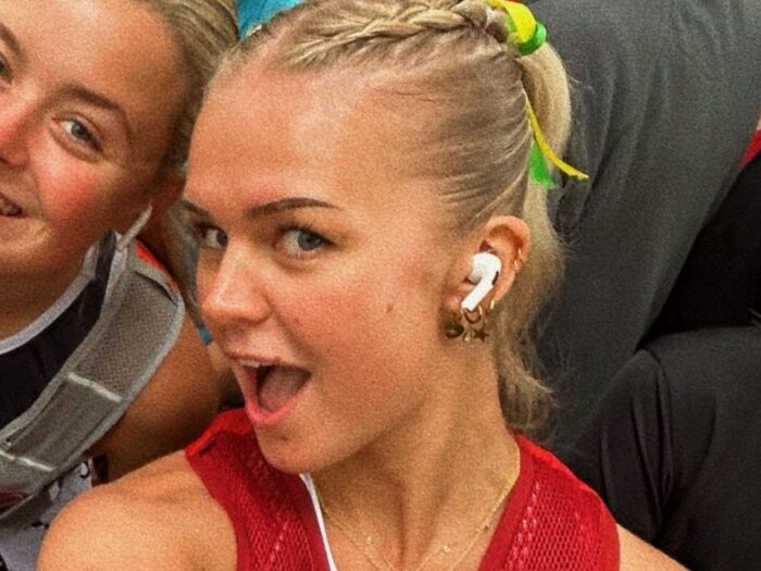 Lizzie smiling at London Landmarks Half Marathon, she